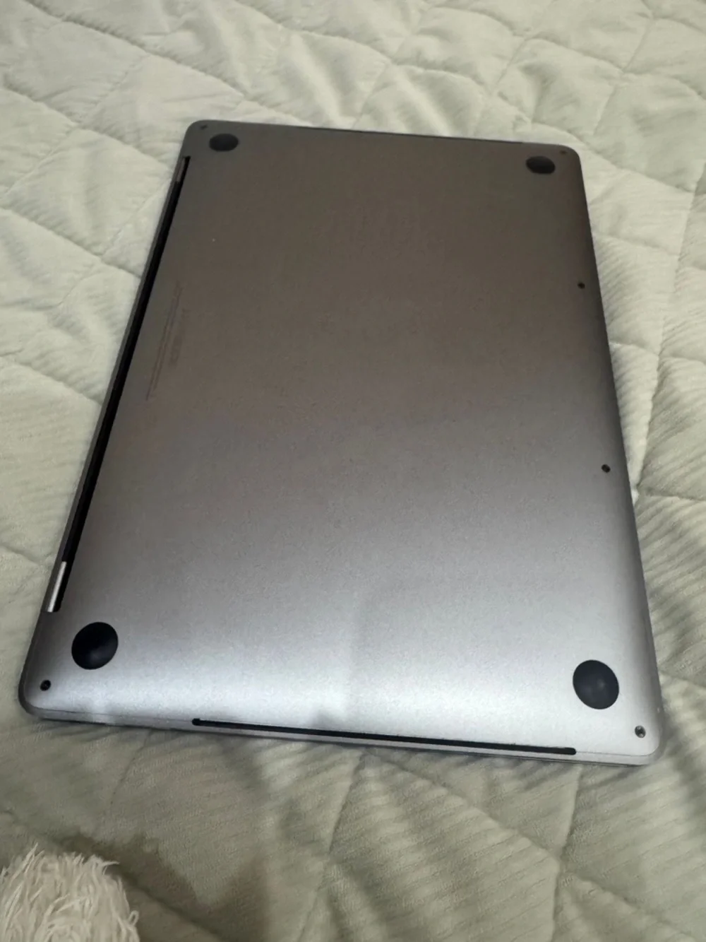 MacBook Pro (13-inch, 2016, Four Thunderbolt 3 Ports)